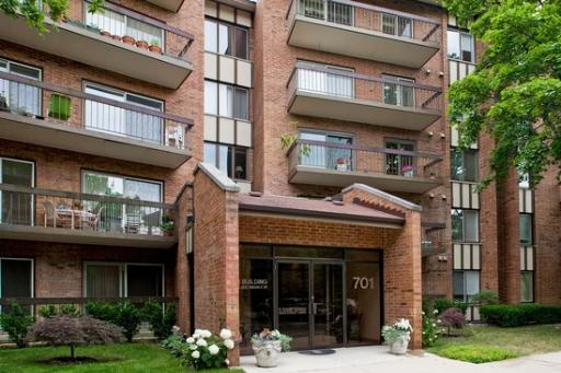 Homes for Sale 701 Lake Hinsdale Drive #507 Willowbrook, IL
