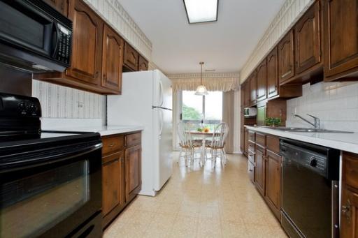 Homes for Sale 701 Lake Hinsdale Drive #507 Willowbrook, IL